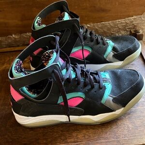 Men’s Nike High-Top Athletic Sneakers in Black, Teal & Pink